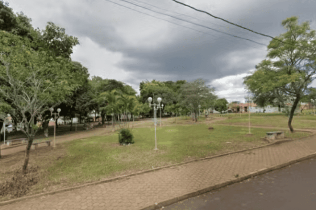 homem-e-preso-suspeito-de-agredir-companheira-com-correntes-em-praca