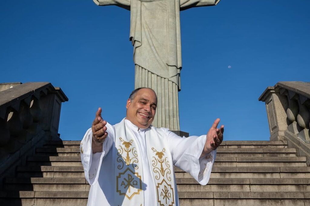 padre-omar-retorna-ao-brasil-apos-fraturar-costelas-na-venezuela