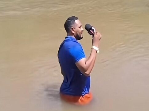 video.-reporter-pisa-em-corpo-no-rio-fazendo-materia-sobre-afogamento