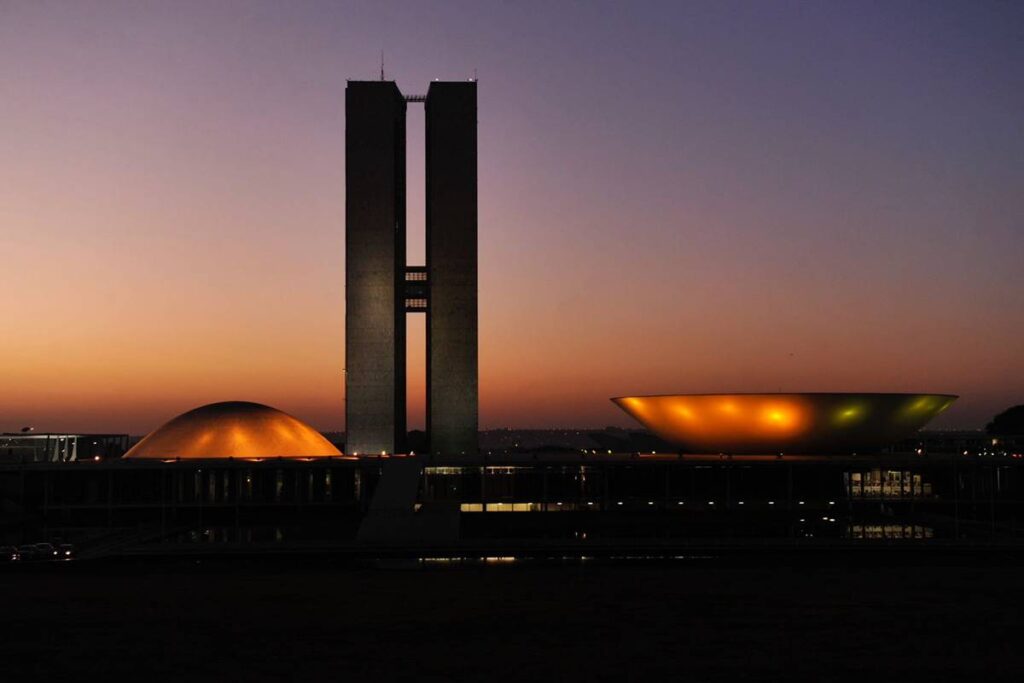 tem-deputado-que-aprovou-“mocao-de-louvor”-a-trump-apos-tarifaco