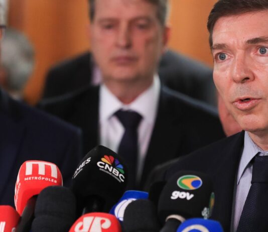 empresarios-esperam-acordo-antes-de-possivel-retaliacao-aos-eua