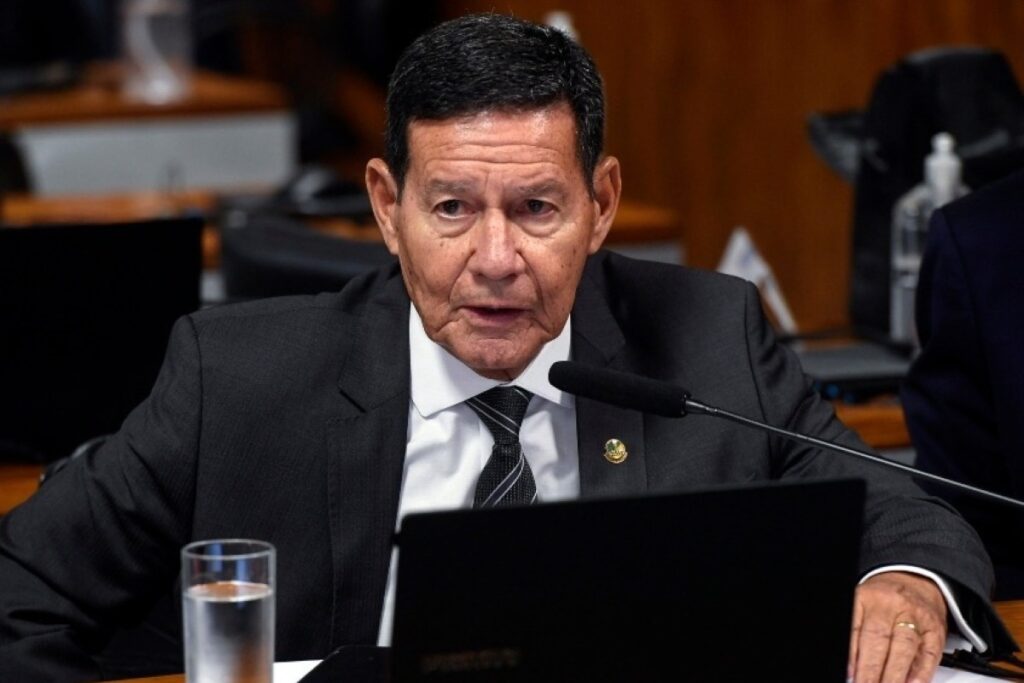 mourao-defende-bolsonaro-apos-criticar-trump-por-“meter-o-bedelho”