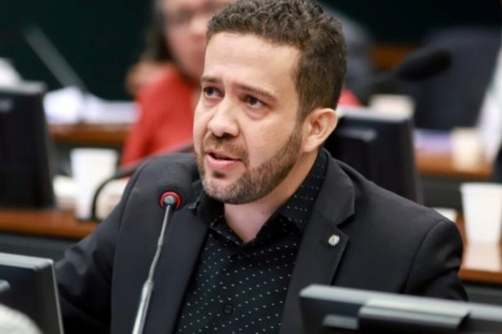 janones-vai-recorrer-de-suspensao-ao-plenario-da-camara
