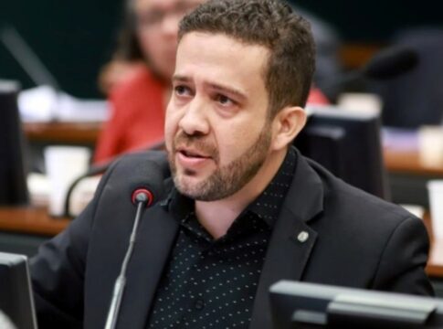 janones-vai-recorrer-de-suspensao-ao-plenario-da-camara