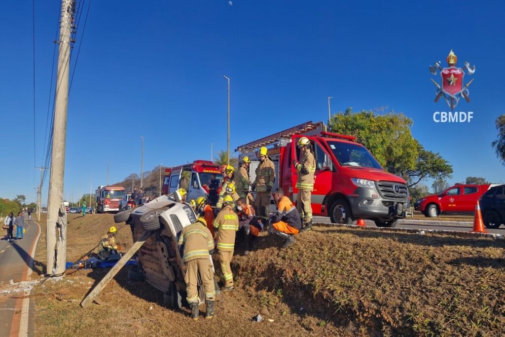 l4-sul:-motorista-fica-ferido-apos-carro-tombar-na-avenida-das-nacoes