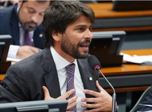 reforma-administrativa:-apresentacao-formal-de-textos-fica-para-agosto