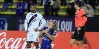 vasco-e-goleado-pelo-del-valle-e-se-complica-na-sul-americana