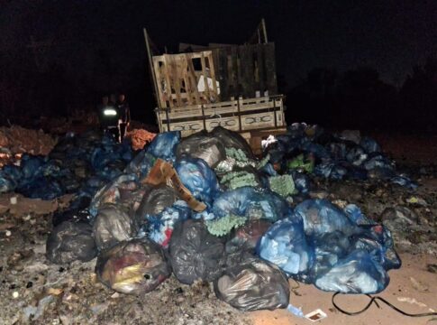 df:-rede-de-supermercado-e-flagrada-despejando-lixo-em-area-ambiental