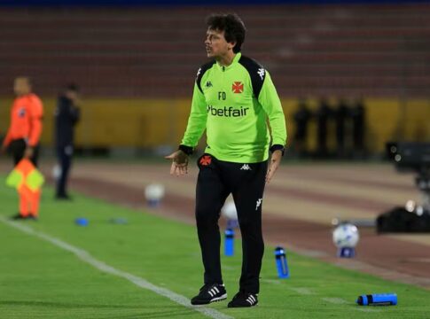 apos-goleada,-diniz-cita-limitacoes-financeiras-para-contratacoes