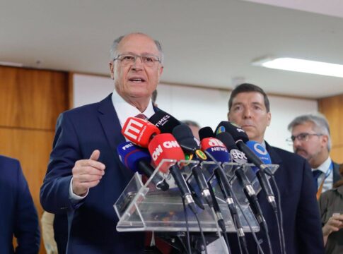 alckmin-envia-carta-ao-governo-trump-e-expoe-“indignacao”-por-tarifas