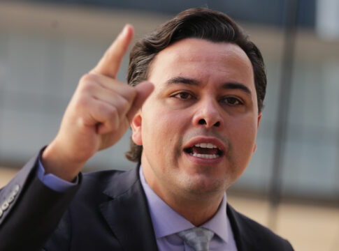 advogado-se-manifesta-apos-moraes-oficiar-tarcisio-no-stf