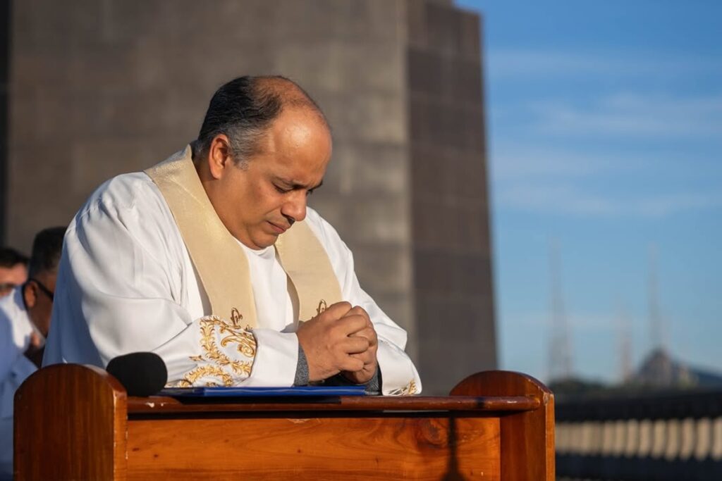 padre-omar-deixa-uti-de-hospital-no-rio-e-segue-sem-previsao-de-alta