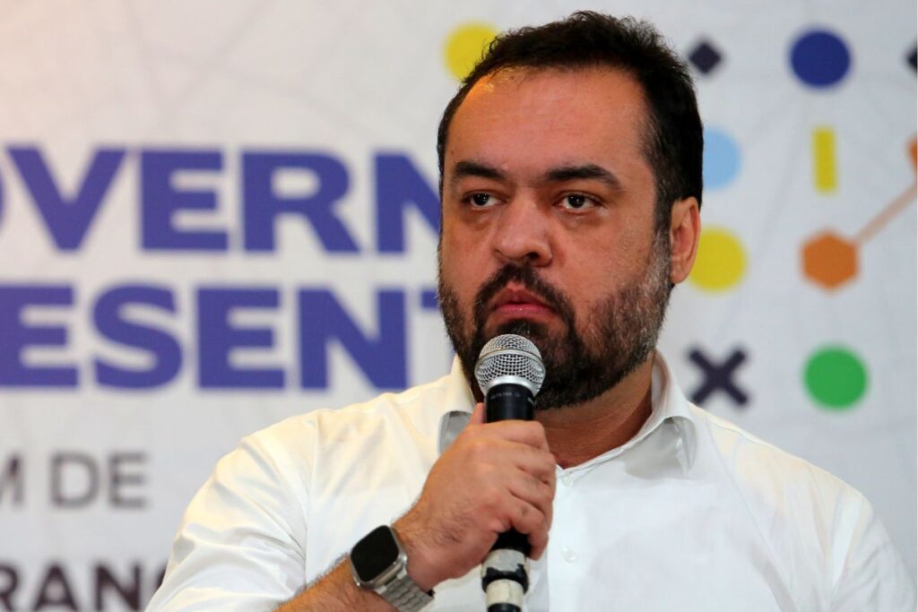 escanteado-por-bolsonaro,-governador-do-pl-faz-acerto-com-flavio