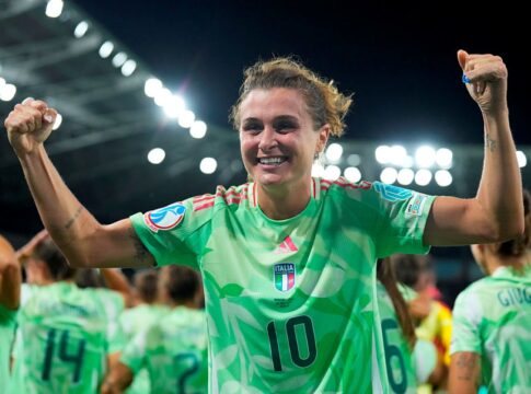 eurocopa-feminina:-com-gol-aos-90,-italia-vence-noruega-e-esta-na-semi