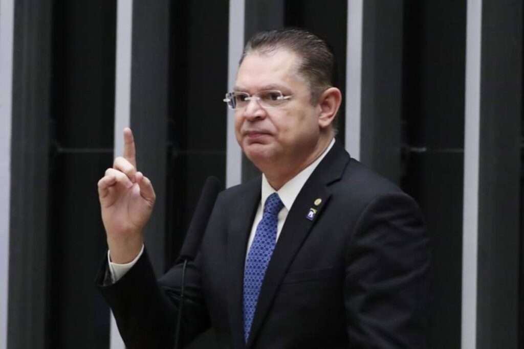 lider-do-pl-reage-a-decisao-de-moraes-que-manteve-decreto-do-iof