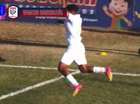 jogador-marca-gol-e-se-lesiona-ao-imitar-cr7-na-comemoracao.-confira