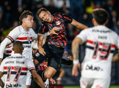 com-dois-gols-de-andre-silva,-sao-paulo-e-bragantino-empatam-por-2-x-2