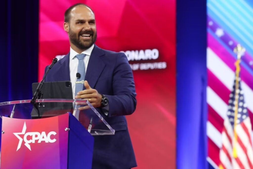 como-eduardo-bolsonaro-pode-ficar-inelegivel-se-nao-voltar-ao-brasil