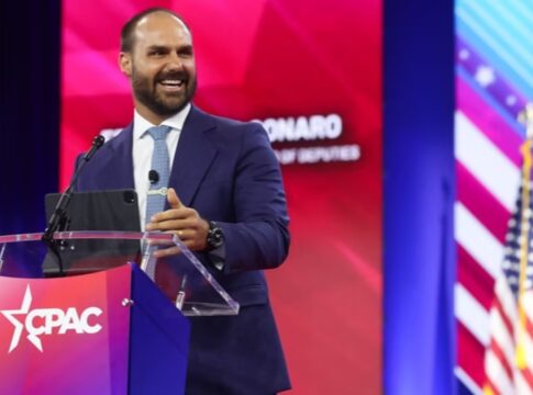 como-eduardo-bolsonaro-pode-ficar-inelegivel-se-nao-voltar-ao-brasil