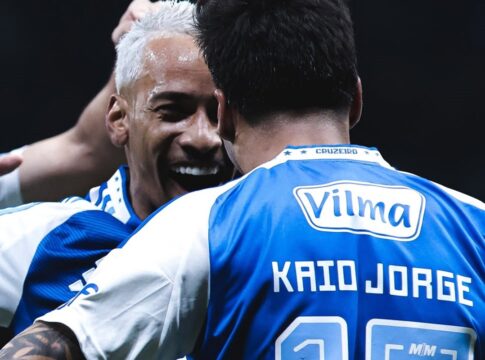 pela-lideranca,-cruzeiro-busca-quebrar-tabu-contra-o-flu-no-maracana