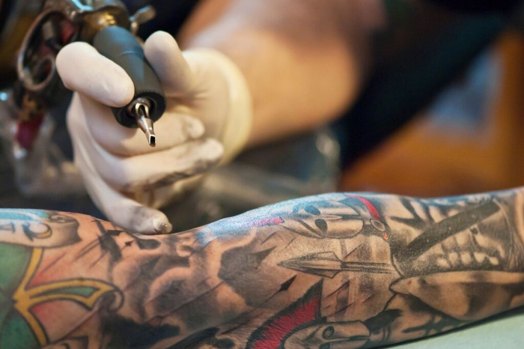 dia-nacional-da-tatuagem:-seca-exige-mais-cuidados-com-a-pele-tatuada