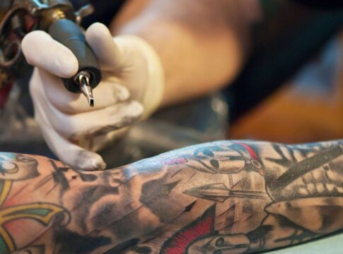 dia-nacional-da-tatuagem:-seca-exige-mais-cuidados-com-a-pele-tatuada