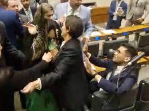 camara:-xakriaba-e-kataguiri-batem-boca-em-plenario-e-policia-intervem