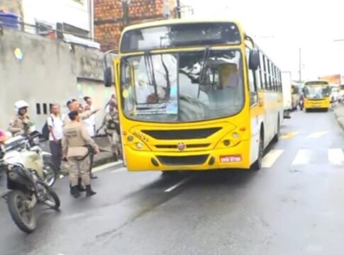 homem-tenta-assaltar-onibus-e-e-morto-a-tiros-por-passageiro