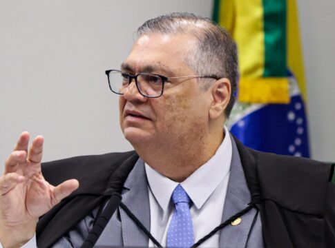dino-intima-agu-e-congresso-a-explicarem-aporte-de-r$-53-milhoes-de-parlamentares-do-df-a-associacao-suspeita