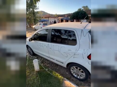 video:-motoristas-bloqueiam-garagens-e-tem-carros-pichados-em-“piri”