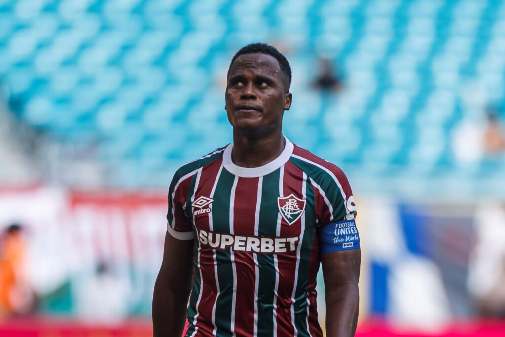 torcida-do-fluminense-se-despede-de-jhon-arias-na-web:-“te-amamos”