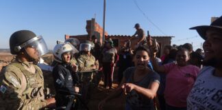 operacao-do-df-legal-derruba-47-casas-construidas-em-area-de-risco