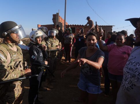 operacao-do-df-legal-derruba-47-casas-construidas-em-area-de-risco