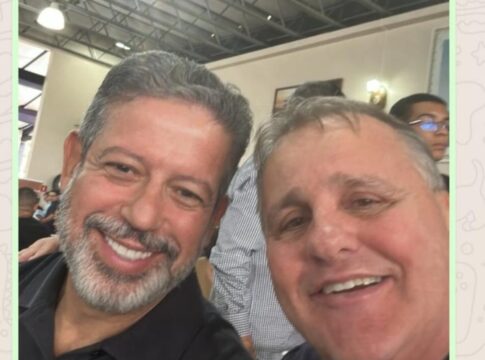 citado-no-caso-odebrecht,-geddel-posa-com-lira-em-leilao-da-empresa