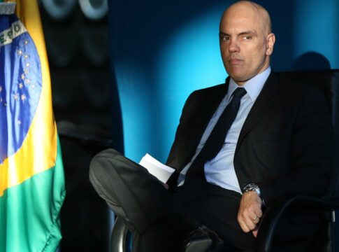 bolsonaro-fez-flagrante-confissao-de-obstrucao-de-justica,-diz-moraes