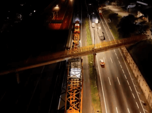 video:-transporte-de-carga-gigante-na-dutra-vai-levar-15-dias-ate-o-rj