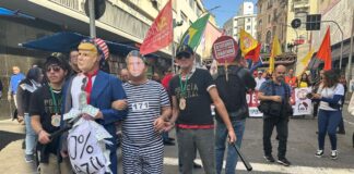 25-de-marco:-ato-contra-trump-tem-bolsonaro-preso-e-bandeira-comunista