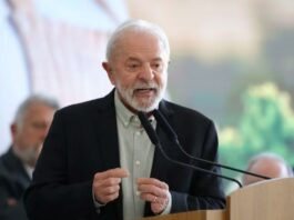 lula-ignora-bolsonaro-apos-operacao-da-pf,-mas-fala-em-candidatura