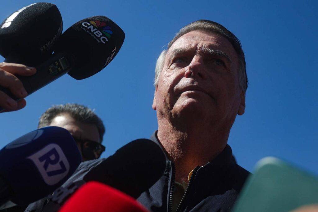 bolsonaro-nao-declarou-possuir-dolares-em-2022