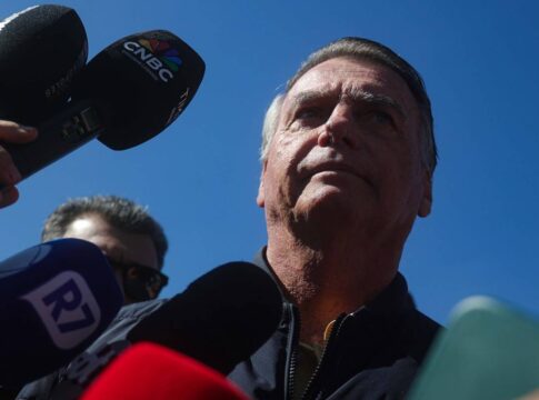 bolsonaro-nao-declarou-possuir-dolares-em-2022