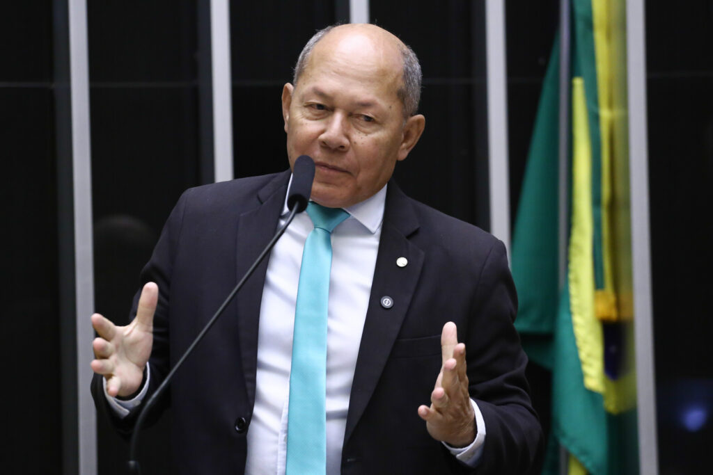 deputado-sugere-acao-das-forcas-armadas-apos-operacao-contra-bolsonaro