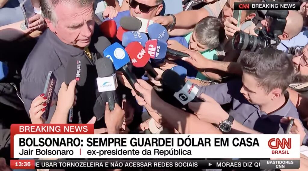 bolsonaro-diz-que-“sempre-guardou”-dolares,-mas-nao-declarou-ao-tse