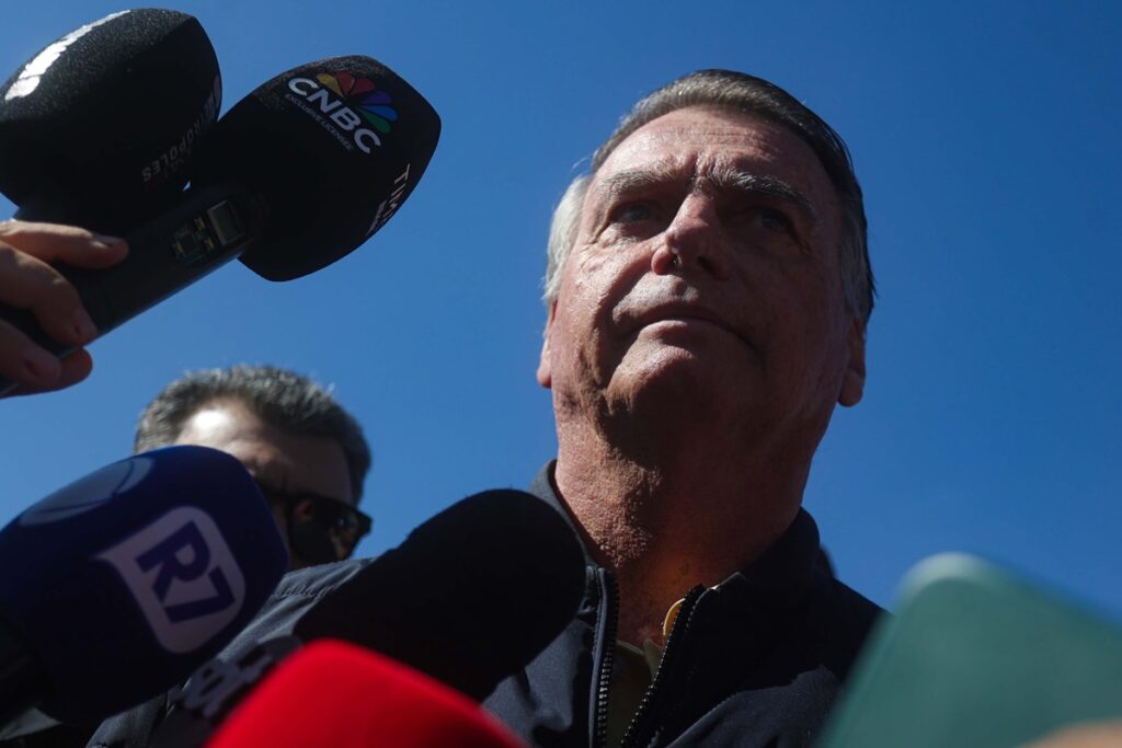 veja-imagem-de-dinheiro-vivo-apreendido-na-casa-de-bolsonaro