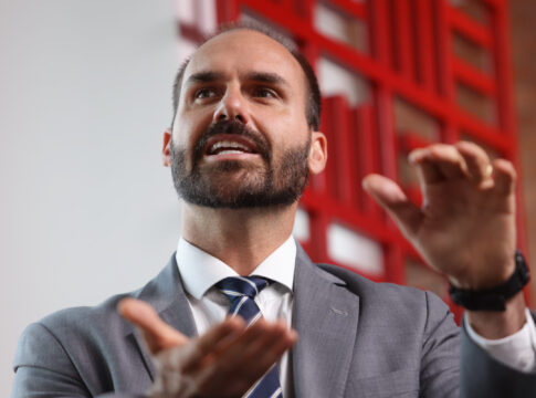 eduardo-bolsonaro-diz-que-trump-nao-ofereceu-asilo-ao-pai