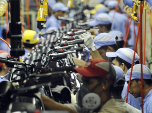 comercio-de-pecas-ve-impacto-maior-de-tarifaco-para-montadoras-nos-eua