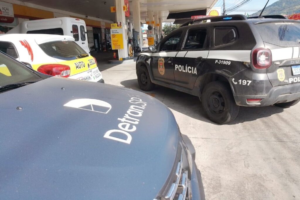 detran-flagra-aluno-deixando-autoescola-quando-deveria-estar-em-aula-pratica-e-prende-4