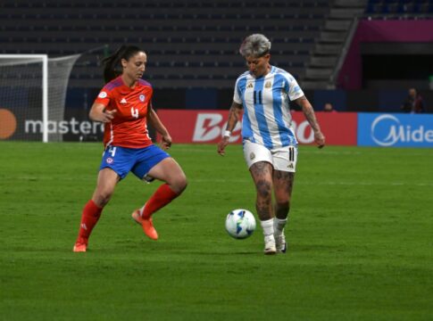 copa-america-feminina:-argentina-vence-de-virada-e-e-lider-do-grupo-a