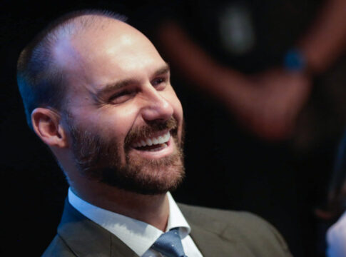 eduardo-bolsonaro-debocha-com-foto-de-moraes-usando-orelha-do-mickey