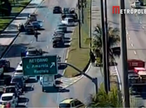 veja-momento-em-que-carro-do-bicheiro-vinicius-drumond-e-fuzilado
