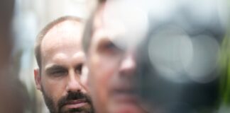 agu-aciona-stf-por-elo-entre-eduardo-e-operacao-com-dolar-antes-de-tarifaco